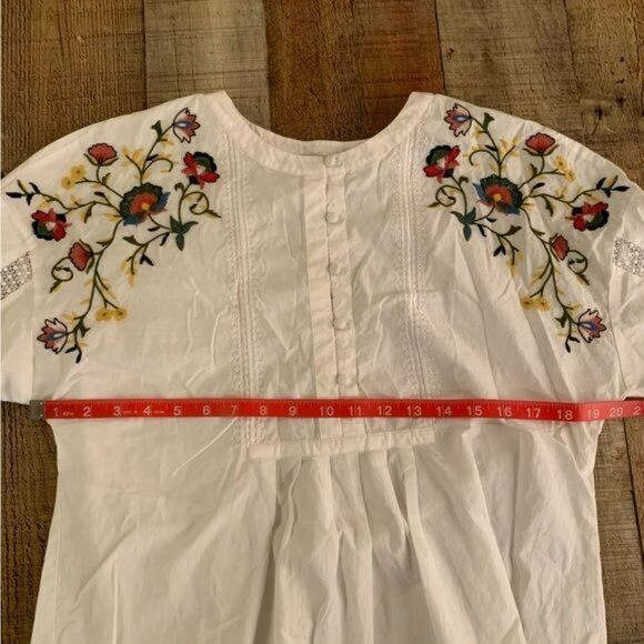 LOFT white 1/4 button up tunic with floral embroidery size small - Picture 2 of 8
